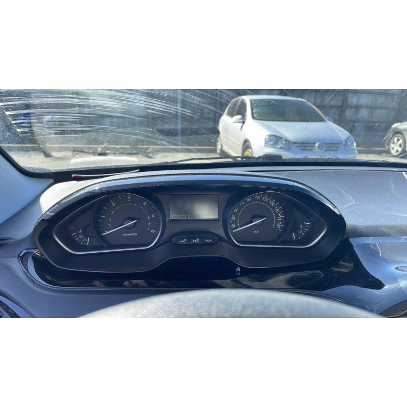 Bouton de warning PEUGEOT 208 1 Photo n°4