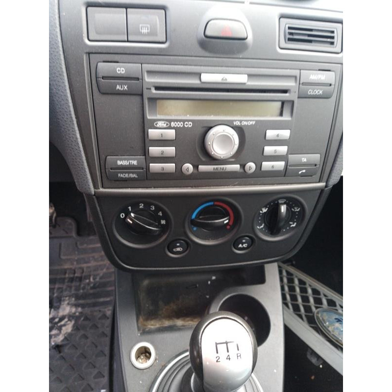 Vitre arriere gauche FORD FIESTA 5 Photo n°8