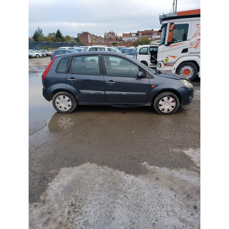 Vitre arriere gauche FORD FIESTA 5 Photo n°9