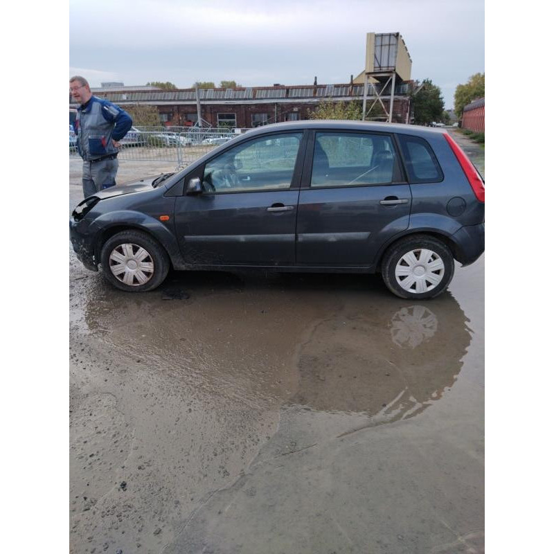 Vitre arriere gauche FORD FIESTA 5 Photo n°10