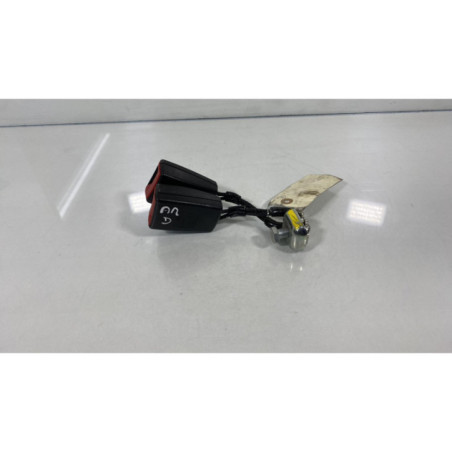 Attache ceinture arriere droit VOLKSWAGEN POLO 4 Photo n°1