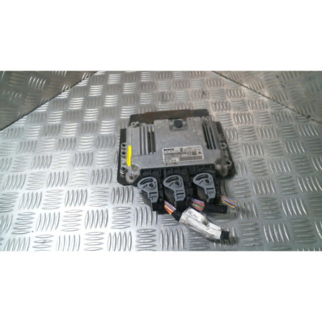Calculateur moteur PEUGEOT 308 1