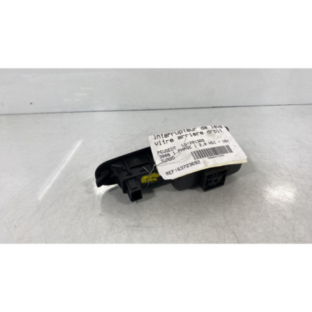 Interrupteur de leve vitre arriere droit PEUGEOT 3008 1
