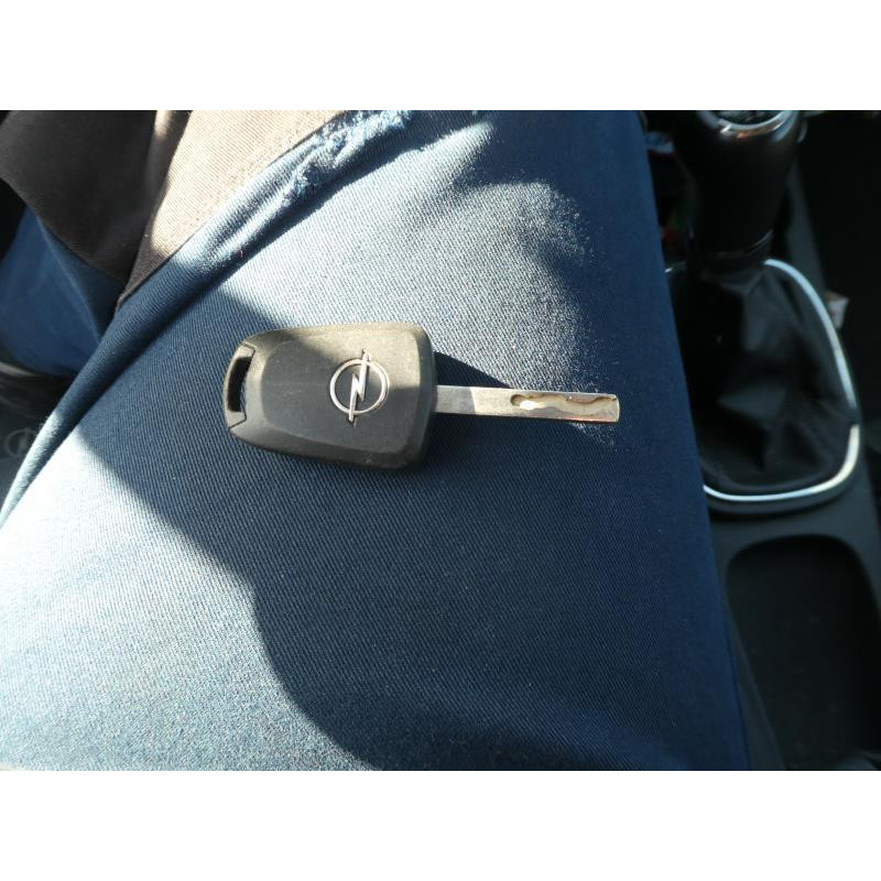 Bouton de warning OPEL CORSA D Photo n°12