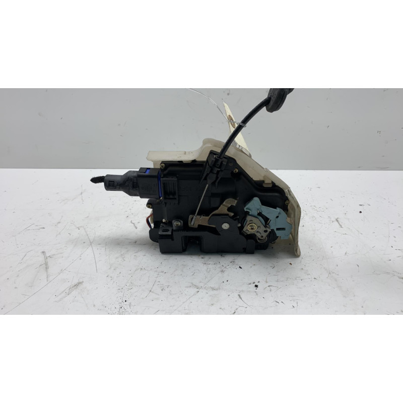 Serrure avant droit VOLKSWAGEN GOLF 5 Photo n°4