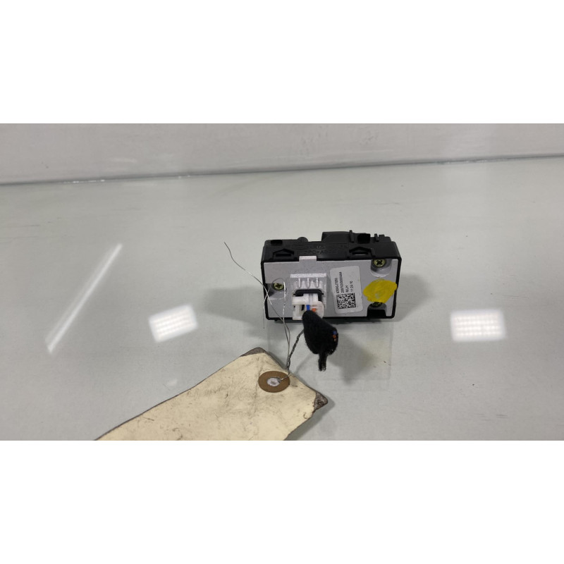 Interrupteur de leve vitre arriere gauche KIA XCEED Photo n°1