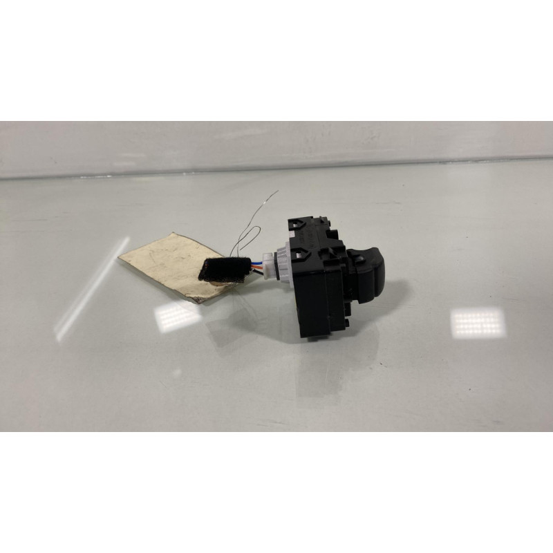 Interrupteur de leve vitre arriere gauche KIA XCEED Photo n°3
