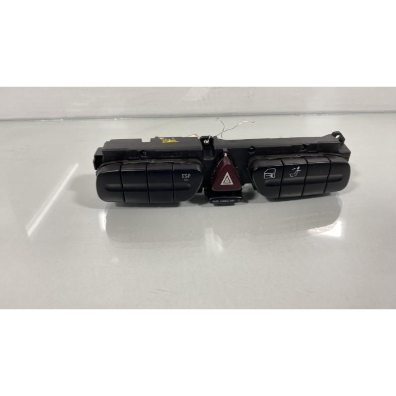Bouton de warning MERCEDES CLASSE C 203 Photo n°1