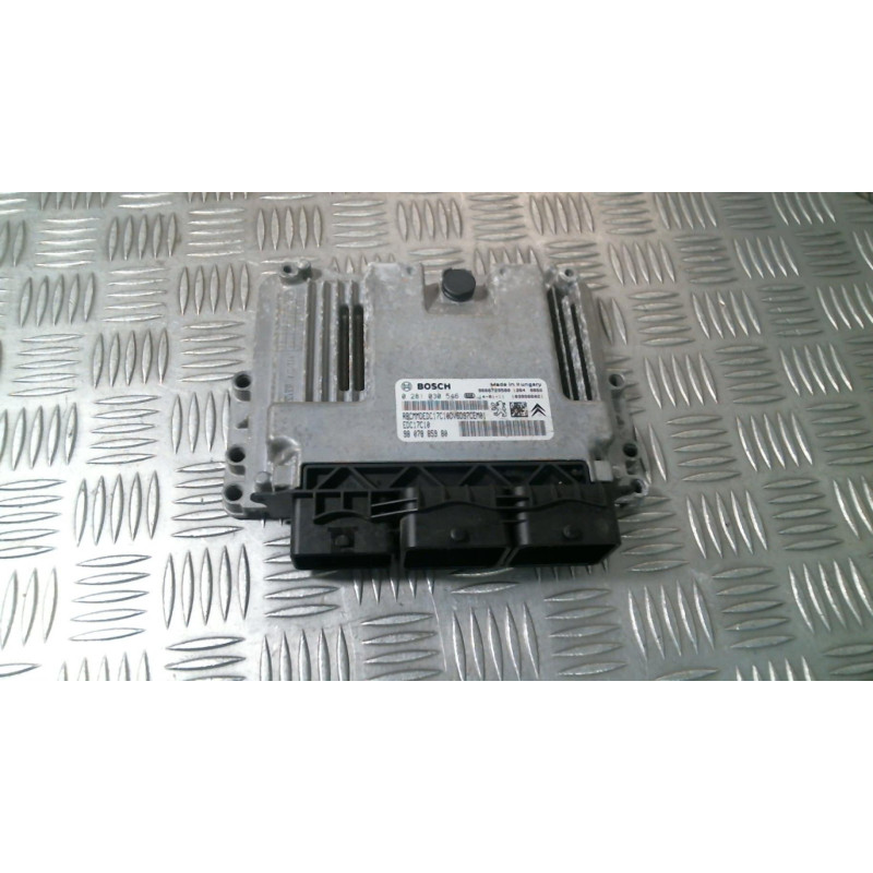 Calculateur moteur PEUGEOT 208 1 Photo n°2