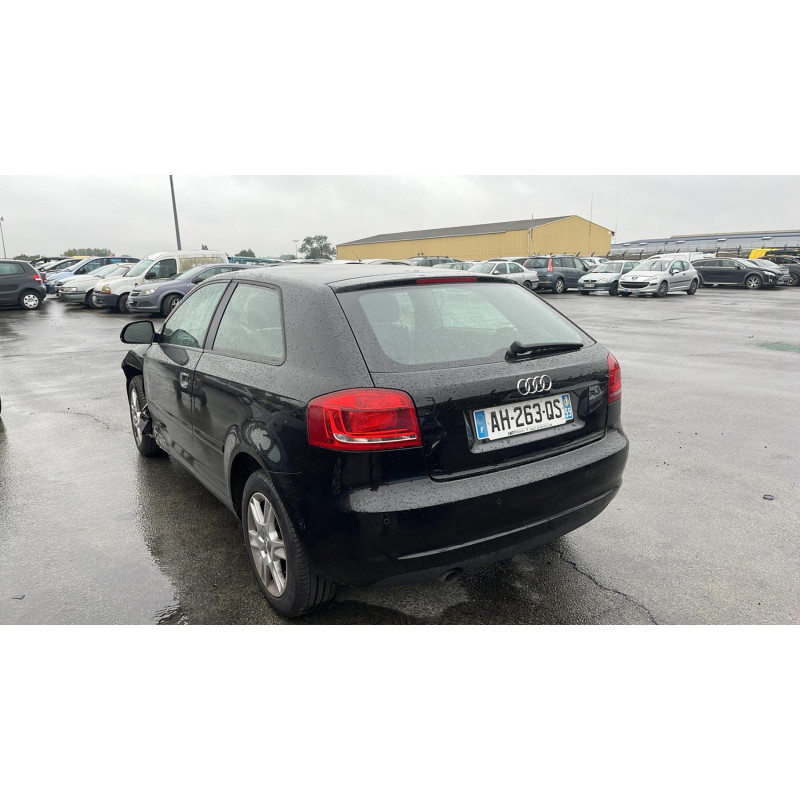 Attache ceinture avant droit AUDI A3 2 Photo n°9