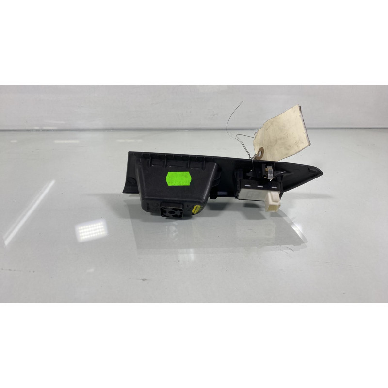 Interrupteur de leve vitre arriere droit OPEL CORSA F Photo n°2