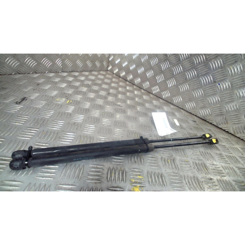 Verin de coffre AUDI A1 1 Photo n°1