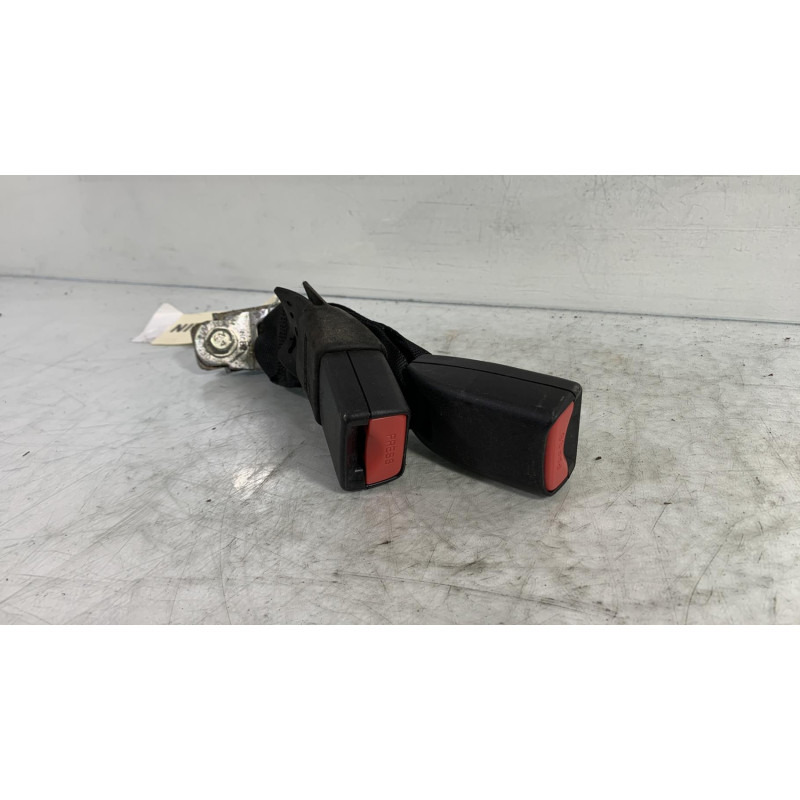 Attache ceinture arriere centrale MAZDA 2 2 Photo n°2