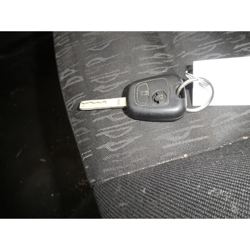 Attache ceinture avant droit PEUGEOT 307 Photo n°4