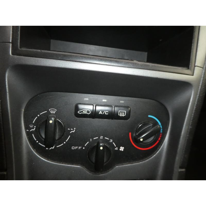 Attache ceinture avant droit PEUGEOT 307 Photo n°5