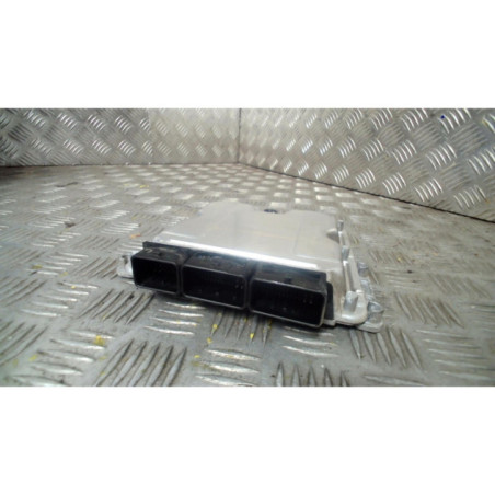 Calculateur moteur OPEL VIVARO 1 Photo n°1