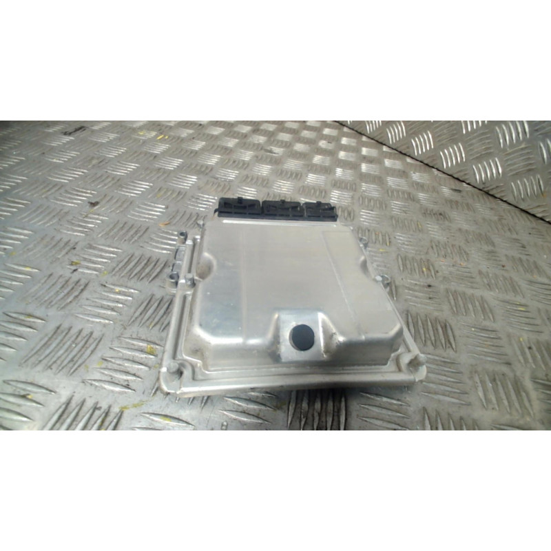Calculateur moteur OPEL VIVARO 1 Photo n°2