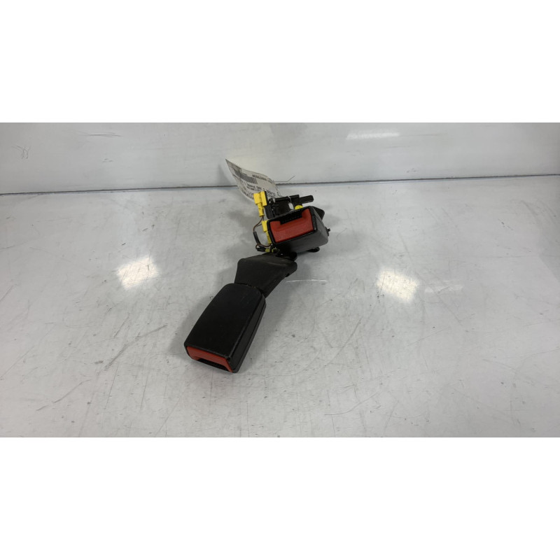 Attache ceinture arriere droit MERCEDES CLASSE C 205 Photo n°1