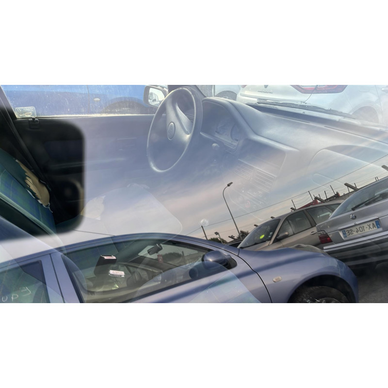 Vitre arriere gauche PEUGEOT 106 Photo n°8