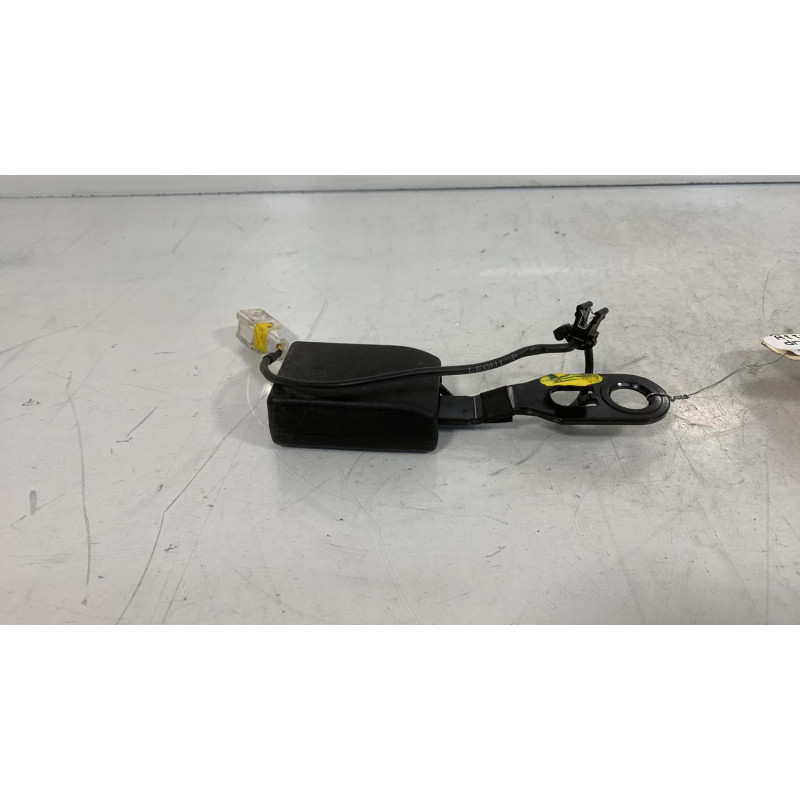 Attache ceinture avant droit PEUGEOT PARTNER 2 Photo n°2