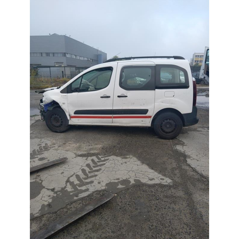 Attache ceinture avant droit PEUGEOT PARTNER 2 Photo n°10