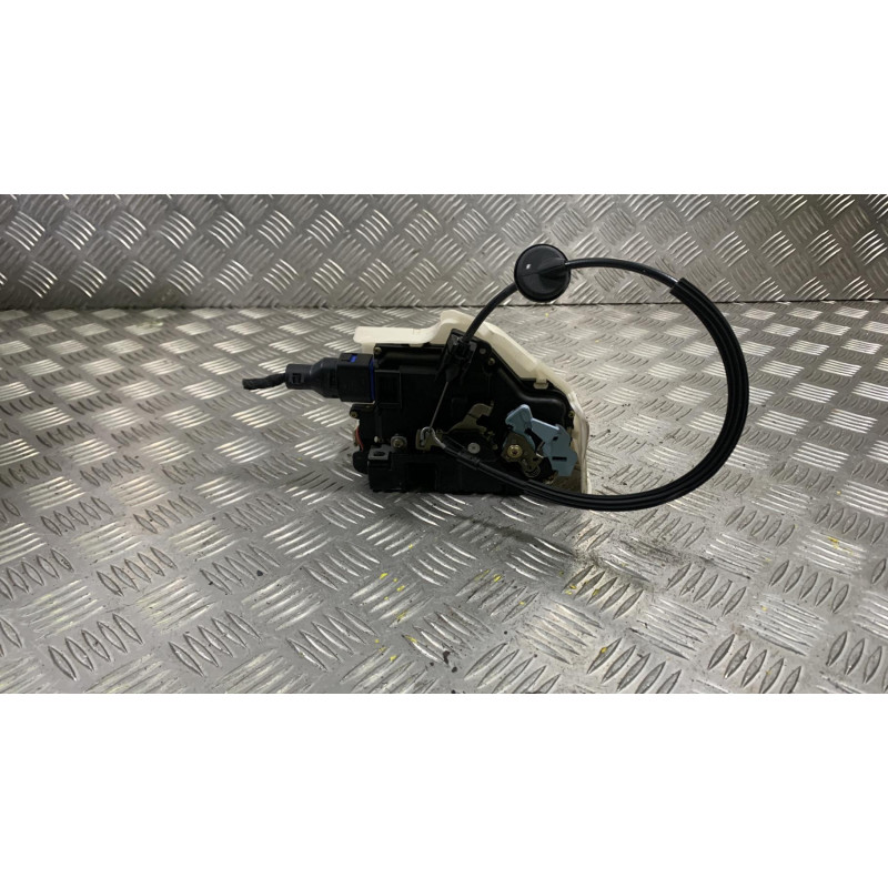 Serrure avant droit VOLKSWAGEN GOLF 5 Photo n°1