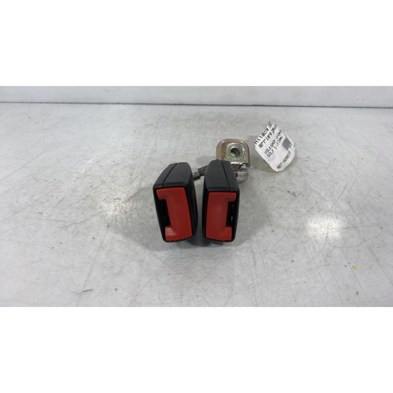 Attache ceinture arriere gauche VOLKSWAGEN GOLF 5 Photo n°3