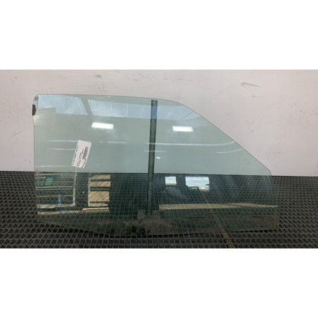 Vitre avant droit PEUGEOT 106