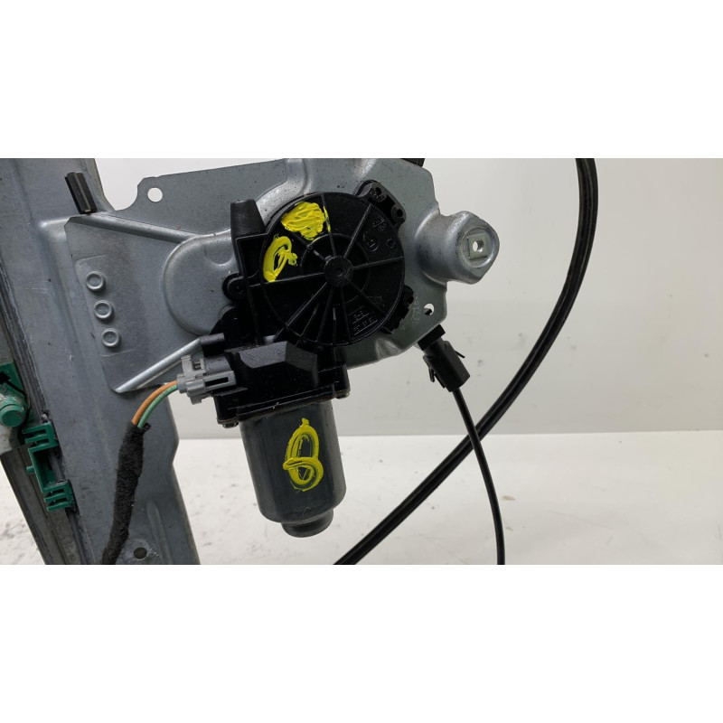 Leve vitre electrique avant droit RENAULT CLIO 3 Photo n°3