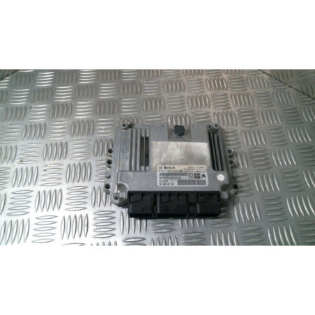 Calculateur moteur PEUGEOT 308 1