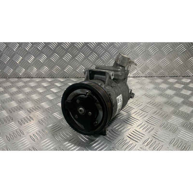 Compresseur clim VOLKSWAGEN POLO 5 Photo n°4