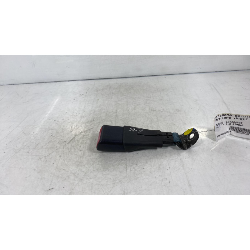 Attache ceinture arriere droit SUZUKI SWIFT 4 Photo n°1