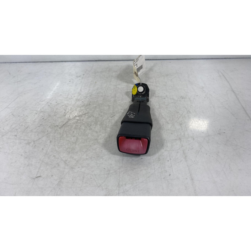 Attache ceinture arriere droit SUZUKI SWIFT 4 Photo n°3