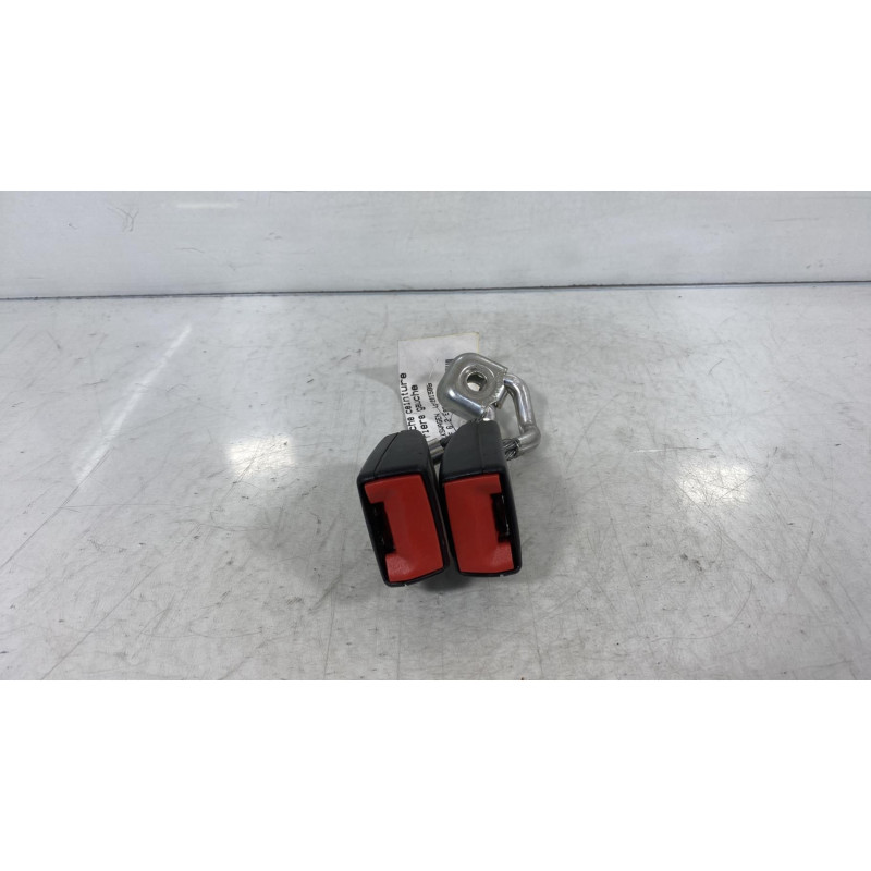 Attache ceinture arriere gauche VOLKSWAGEN GOLF 6 Photo n°1