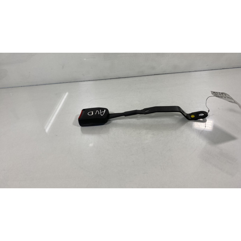 Attache ceinture avant droit VOLKSWAGEN POLO 3 Photo n°1