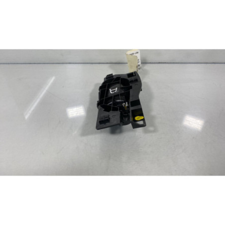 Poignee interieur arriere droit PEUGEOT 2008 1