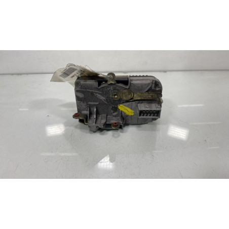 Serrure avant droit PEUGEOT 806