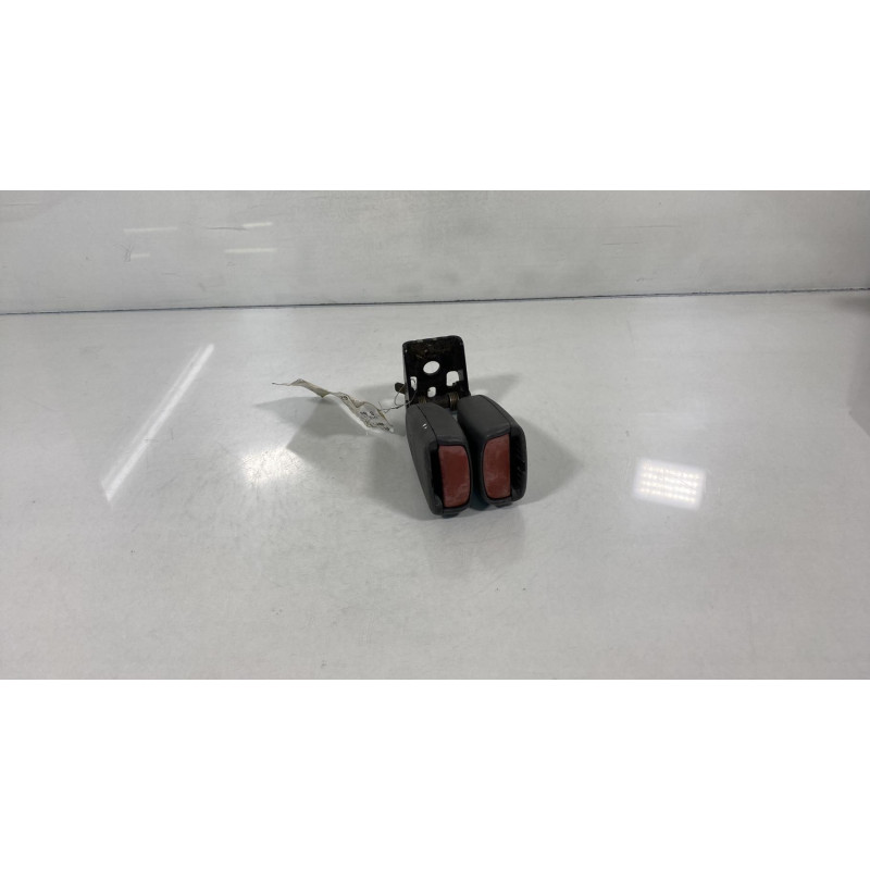 Attache ceinture arriere droit VOLVO S 80 1 Photo n°3