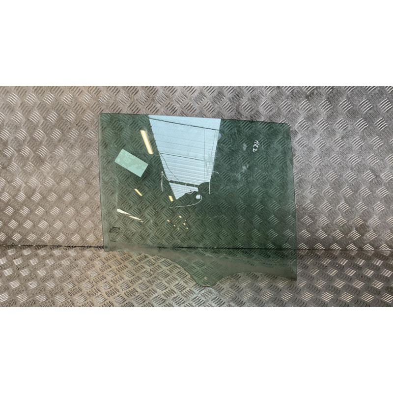 Vitre arriere droit RENAULT LAGUNA 2 Photo n°1