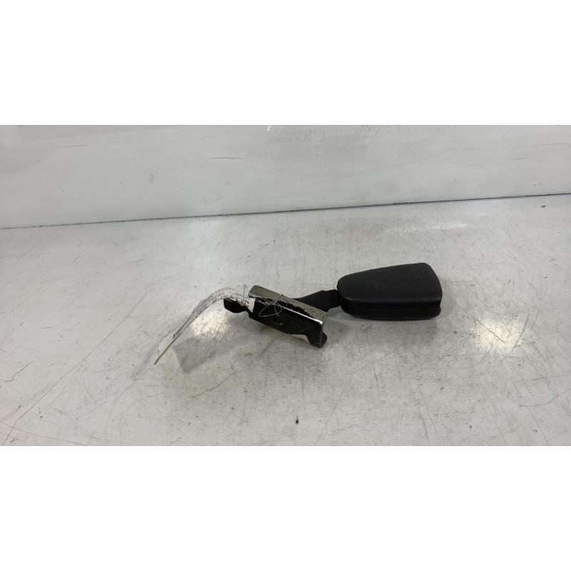Attache ceinture arriere gauche VOLVO C 70 1 Photo n°1