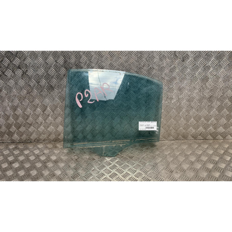 Vitre arriere gauche MERCEDES CLASSE C 203 Photo n°1