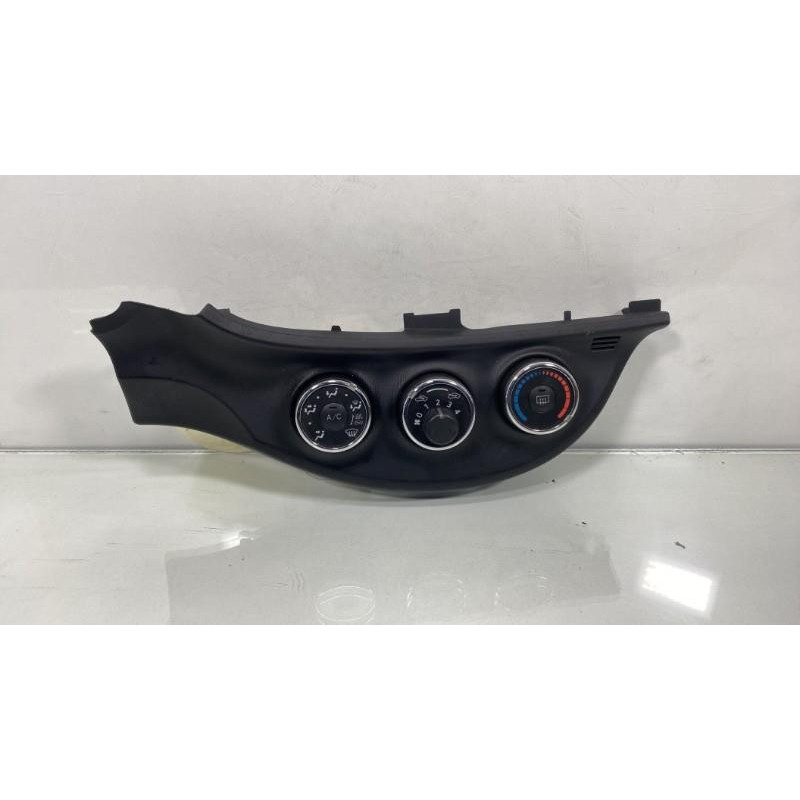 Commande chauffage TOYOTA YARIS 3 Photo n°1