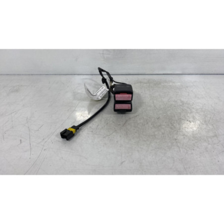 Attache ceinture arriere gauche PEUGEOT 207