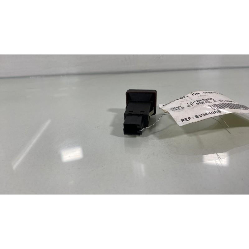 Bouton de warning SEAT EXEO Photo n°3