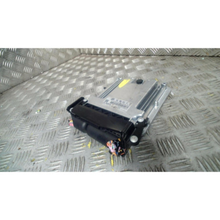 Calculateur moteur SEAT EXEO Photo n°1
