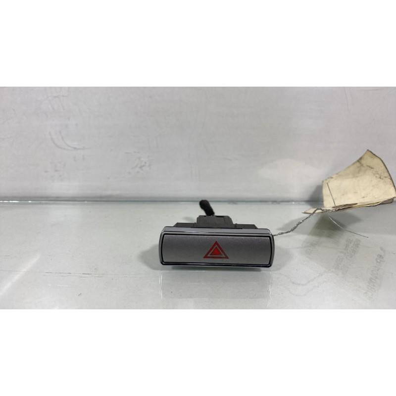 Bouton de warning FORD MONDEO 3 Photo n°2