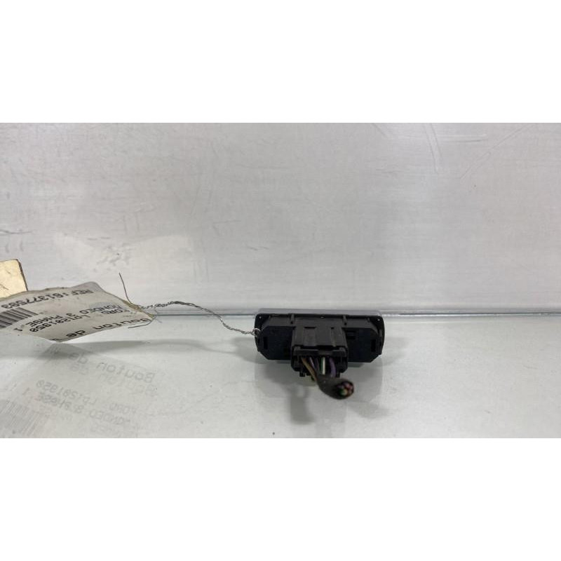Bouton de warning FORD MONDEO 3 Photo n°3