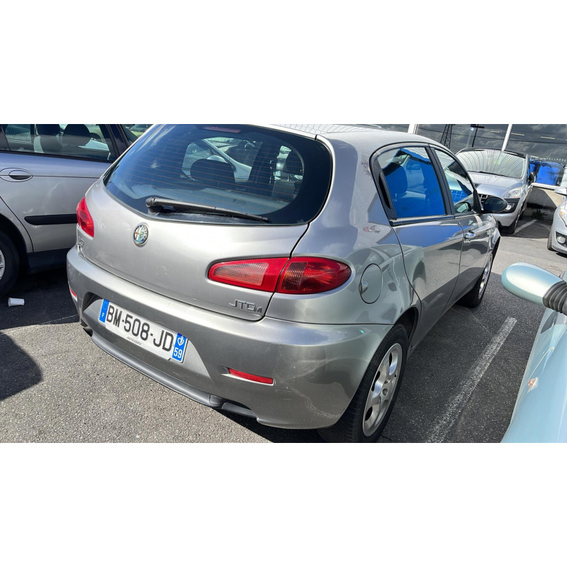 Pare choc arriere ALFA ROMEO 147 Photo n°8