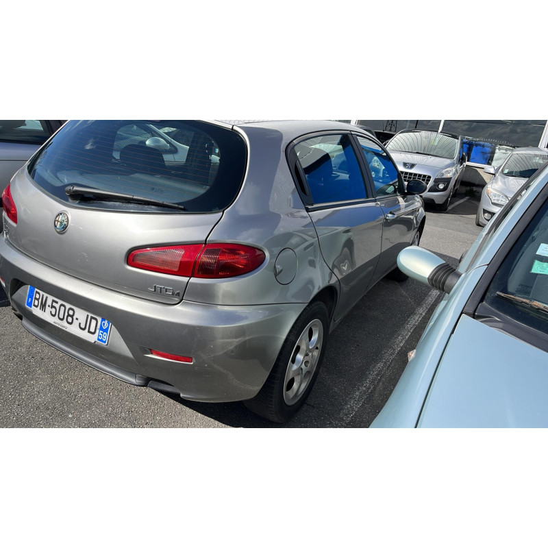 Pare choc arriere ALFA ROMEO 147 Photo n°16