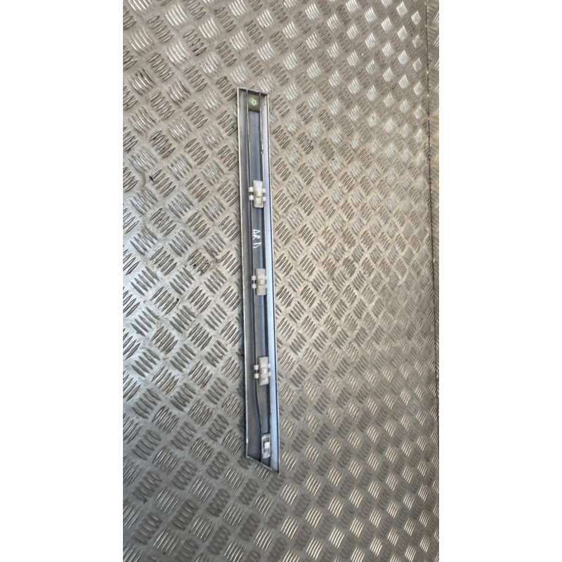 Baguette de porte arriere droite MERCEDES CLASSE C 203 Photo n°1